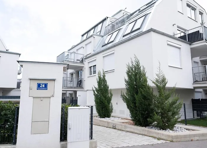 Modern W/ Cozy Balcony Near Center