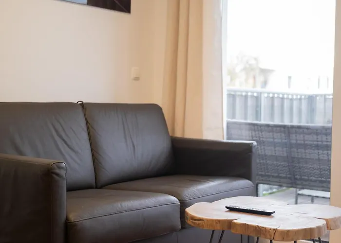 דירה Modern W/ Cozy Balcony Near Center *