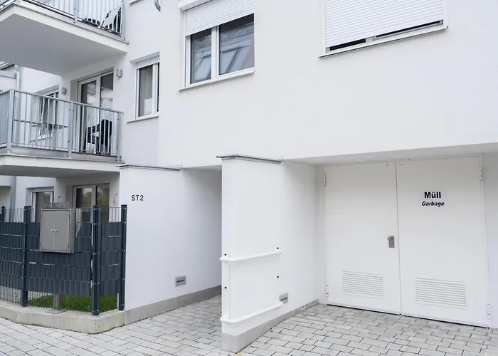 דירה Modern W/ Cozy Balcony Near Center