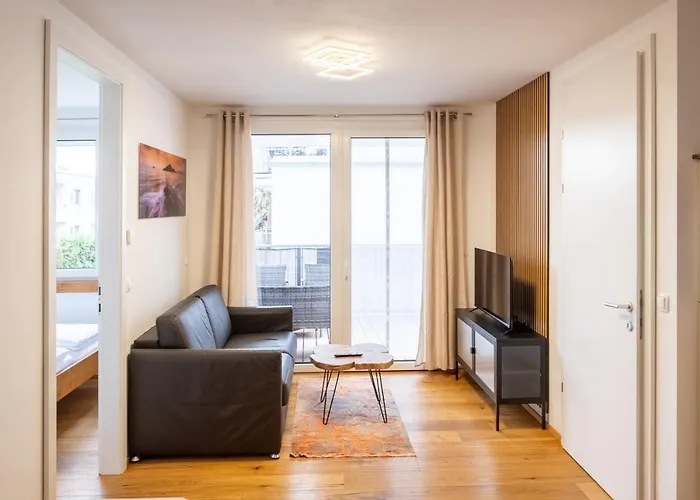Modern W/ Cozy Balcony Near Center דירה