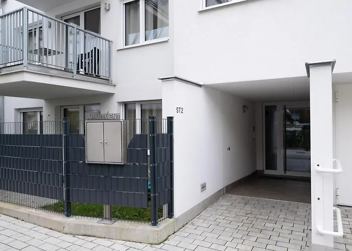 Modern W/ Cozy Balcony Near Center דירה וינה