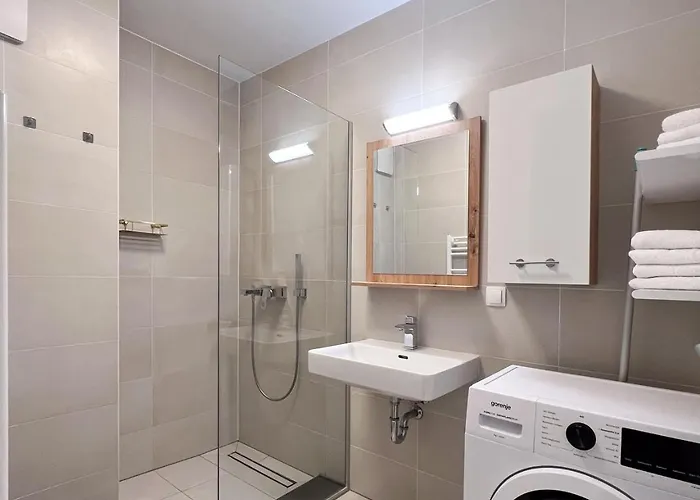 Modern W/ Cozy Balcony Near Center *