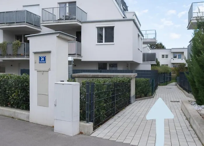 Modern W/ Cozy Balcony Near Center *