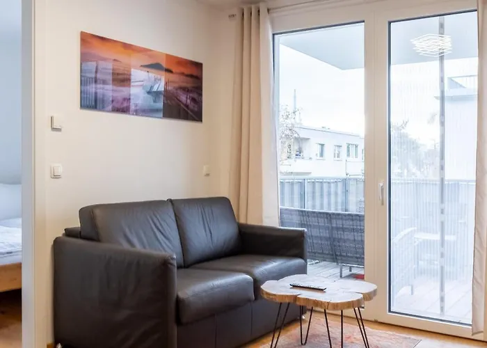 Modern W/ Cozy Balcony Near Center דירה *