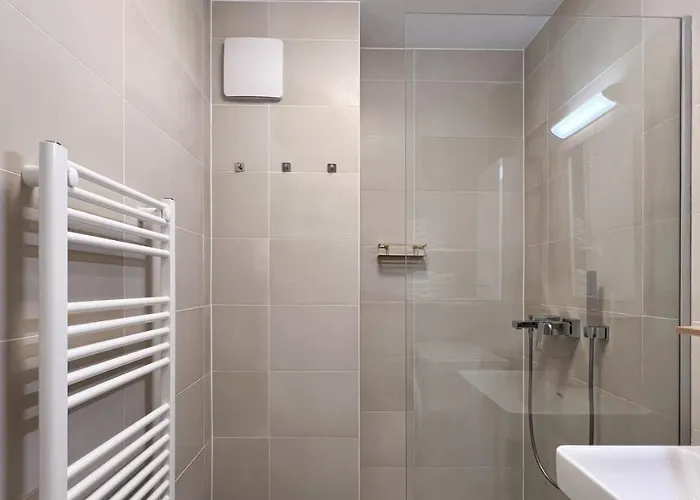 דירה Modern W/ Cozy Balcony Near Center וינה